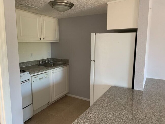 Building Photo - 103 Oyster Bay Circle