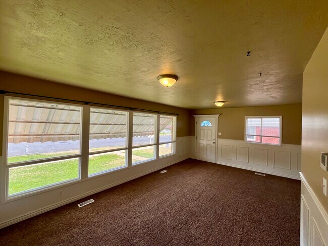 Building Photo - 4676 S Ridgeline Dr