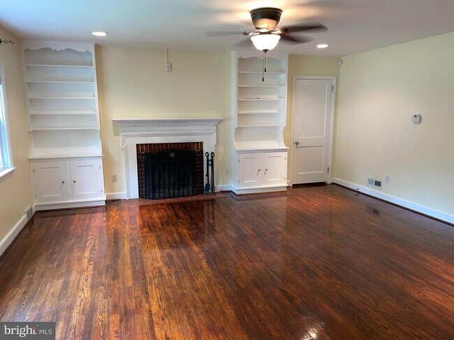 Foto del edificio - 245 W Chestnut Hill Rd