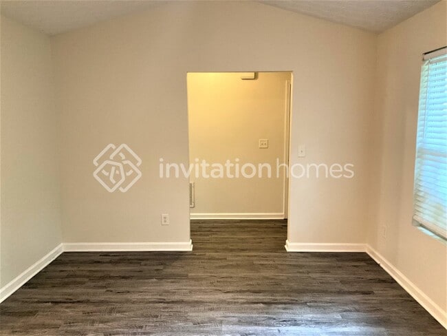 Building Photo - 2127 Forest Ridge Rd SE