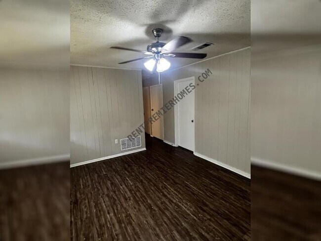 Foto del edificio - 6617 Whippoorwill Ln
