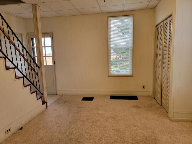 Foto del edificio - 2415 Donegal Springs Rd