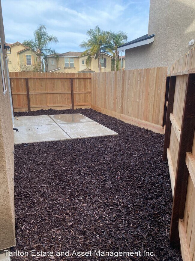 Building Photo - 3 br, 2.5 bath House - 1331 Belmont Dr.