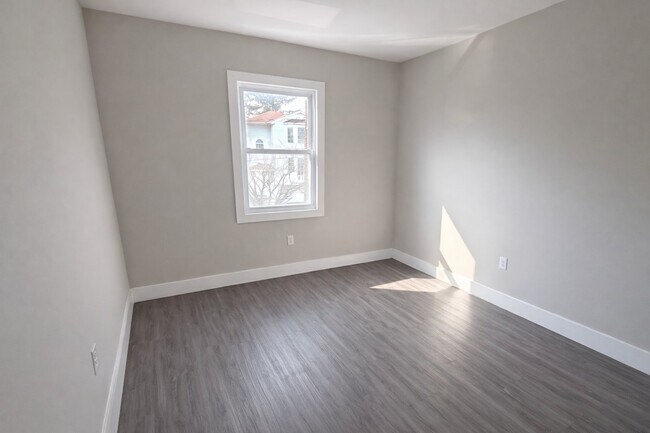 Building Photo - 494 S 18th St
