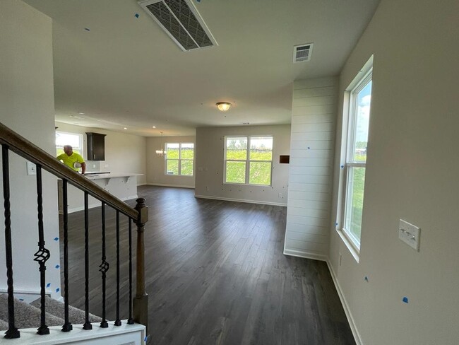 Building Photo - 132 Willow Bend Dr