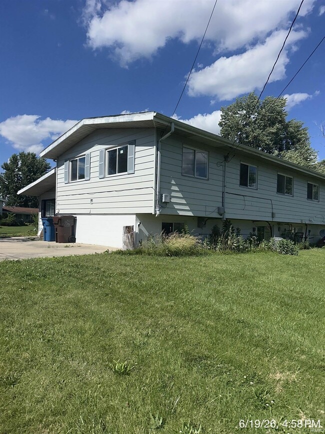 Building Photo - 3235 Schilling St