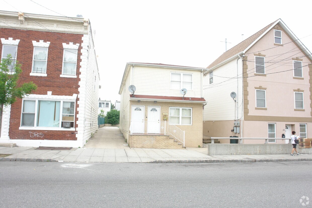 Primary Photo - 260 Washington St