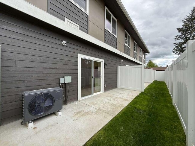 Building Photo - 3925 E 32nd Ave