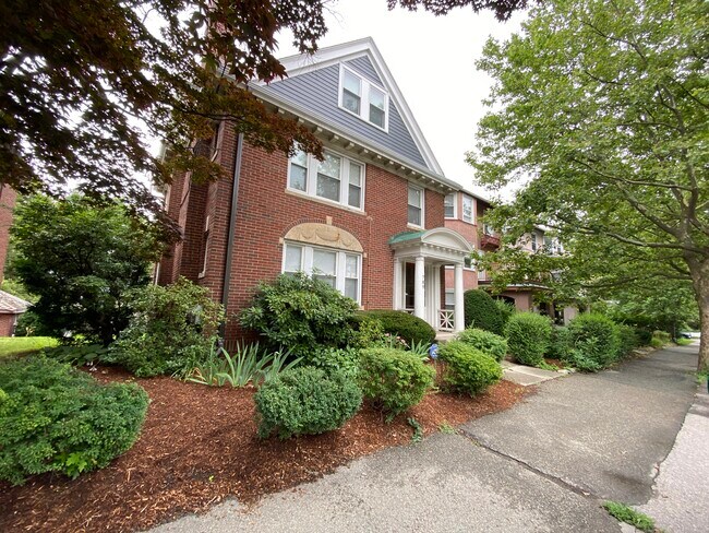 Building Photo - 789 Washington St