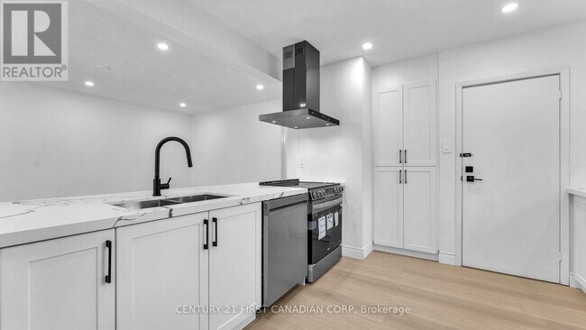 Building Photo - 48 Toulon Crescent