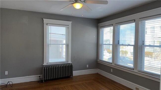 Foto del edificio - 54-54 Waltham St