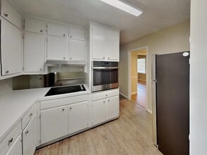 Building Photo - 5697 Crestwood Dr