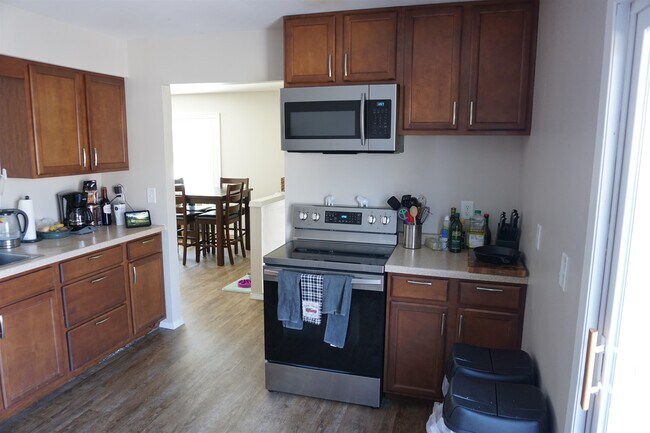 Building Photo - 2021 Floyd Pl