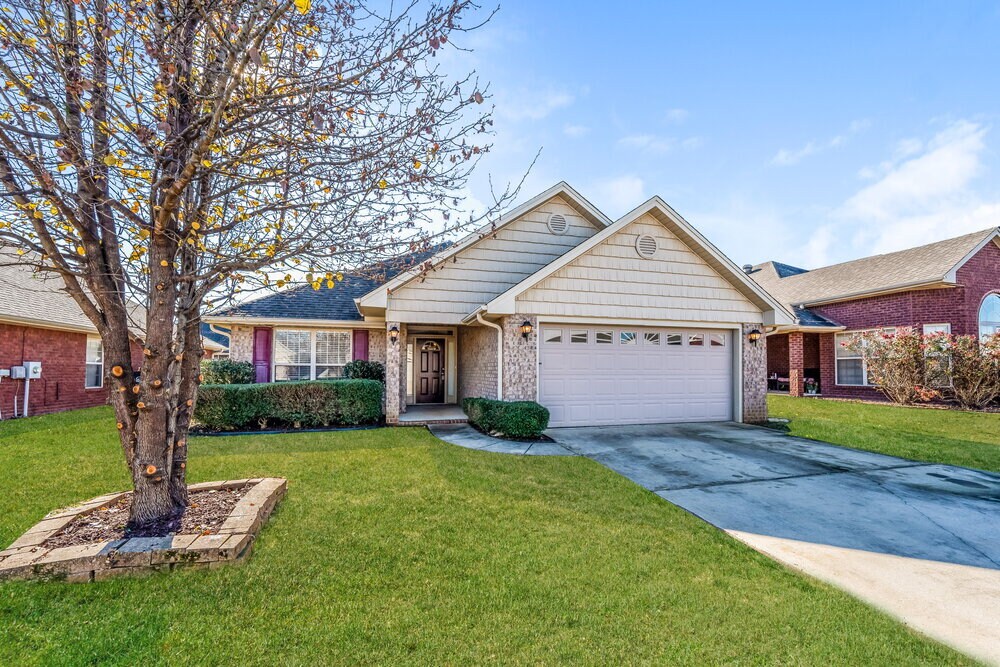 Foto principal - 4056 Cambridge Dr