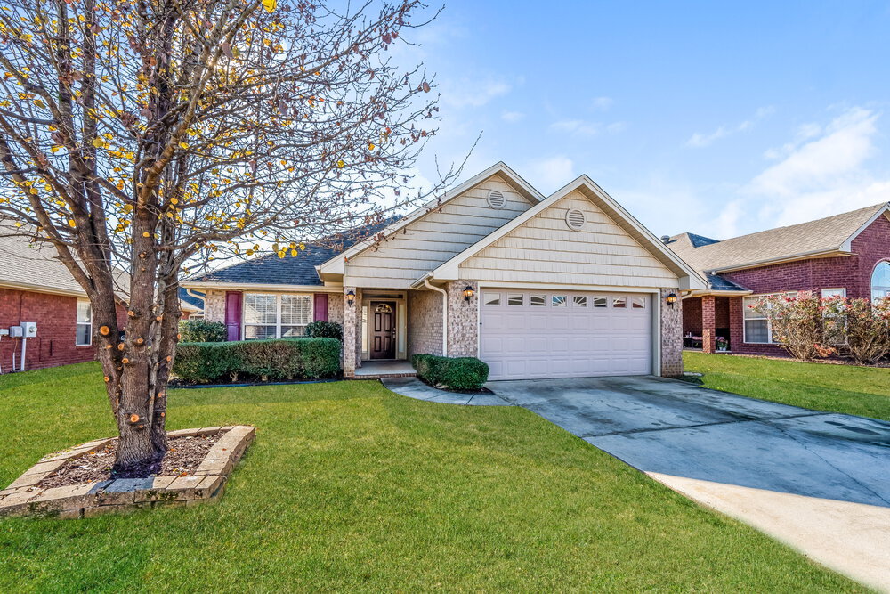 Primary Photo - 4056 Cambridge Dr