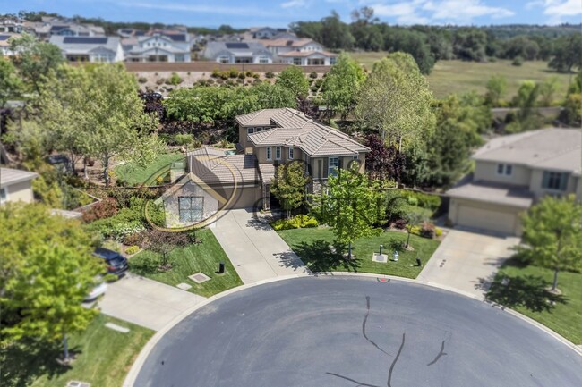 Building Photo - Beautiful Executive Level Home in Prestigi...