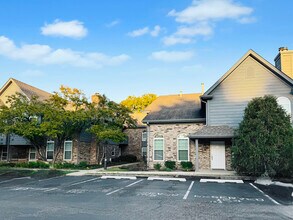 Building Photo - 35 Foxcroft Rd