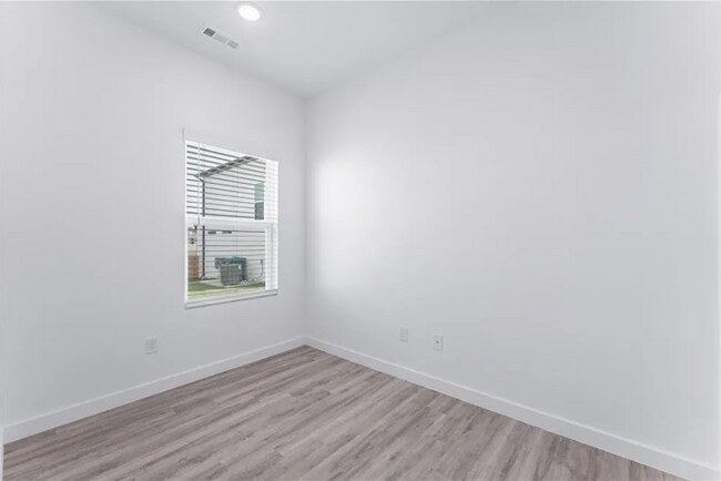 Building Photo - Bright and Modern 2BR, 2.5 Bath Rental in ...