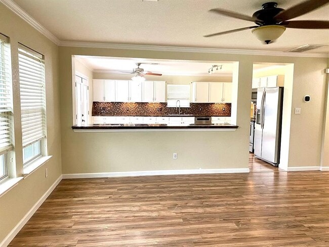 Foto del edificio - 731 Abundance Ln