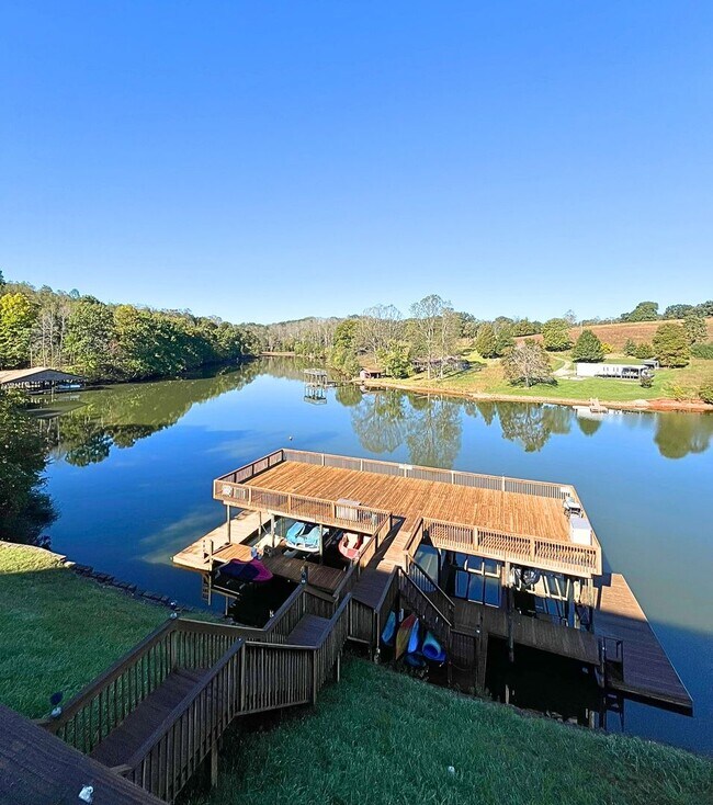Foto del edificio - Smith Mountain Lake Furnished Townhouse