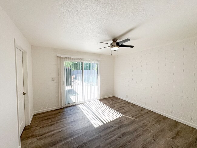 Foto del edificio - 2737 E Glenrosa Ave