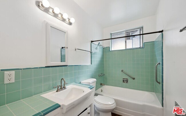 Foto del edificio - 637 Hayworth Ave