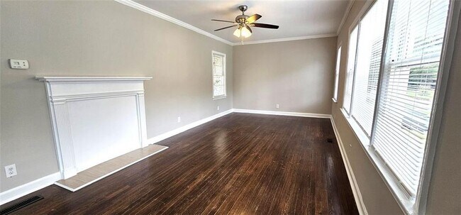 Foto del edificio - 1752 Parkhill Dr
