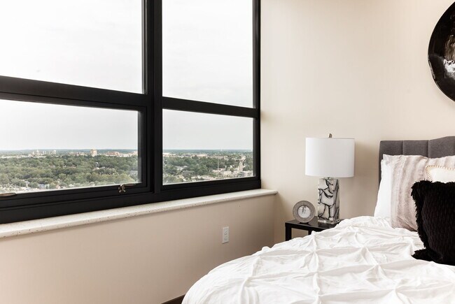 Foto del edificio - Liberty Tower Residences