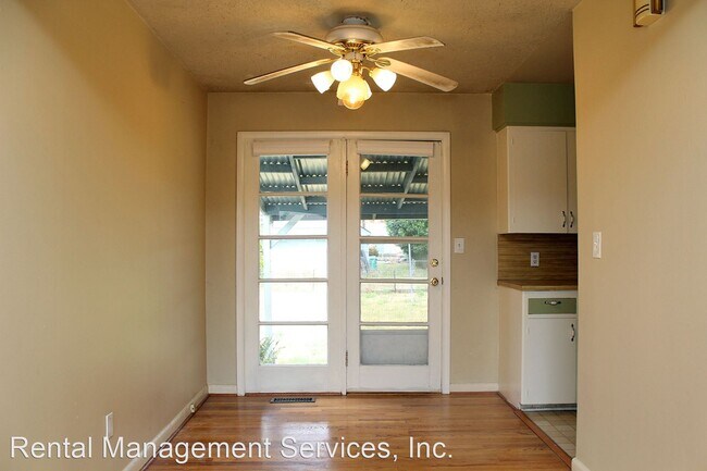 Building Photo - 2 br, 1 bath House - 3426 SE 68th Avenue