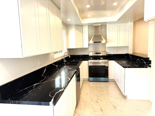 Foto del edificio - 3650 Hackett Ave