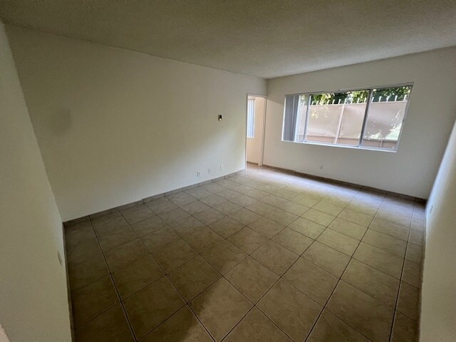 Foto del edificio - JL Montana Apartments
