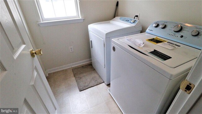 Building Photo - 3207 Davinci Dr