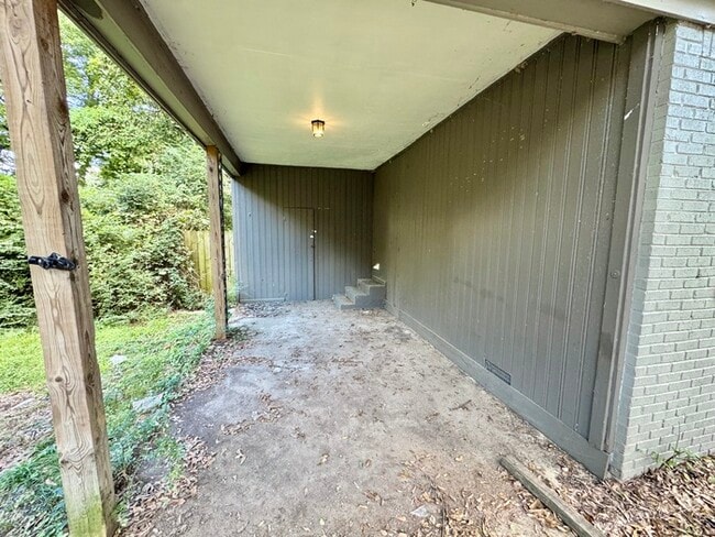 Building Photo - 3148 St Charles Dr