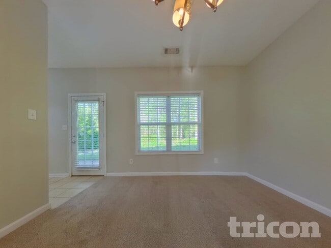 Building Photo - 2054 Laird Rd