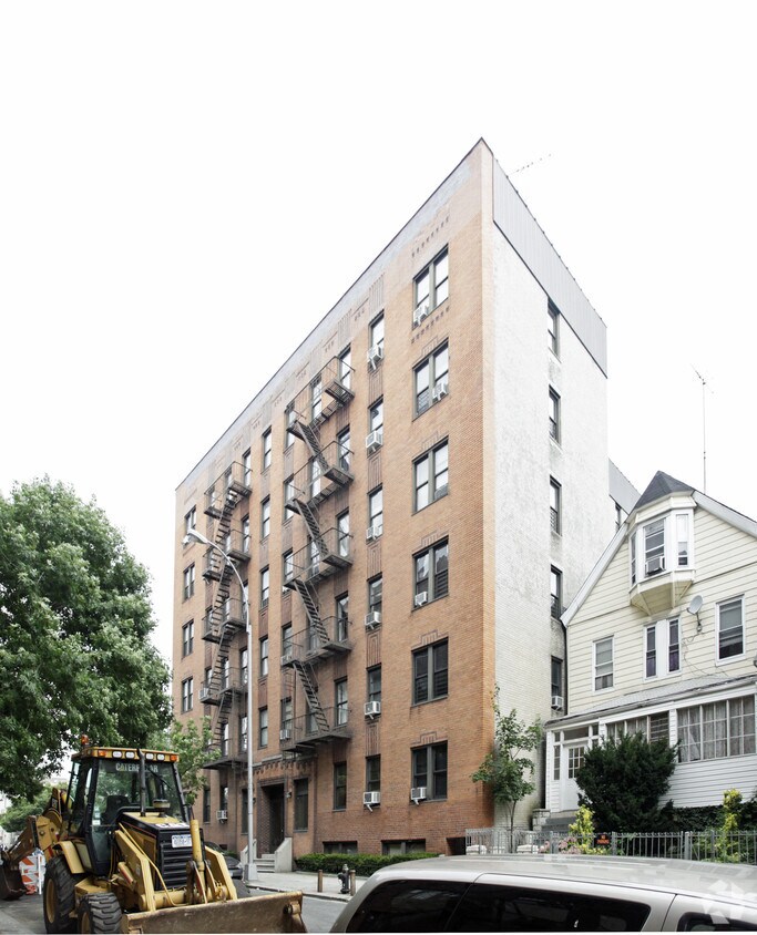Primary Photo - 207 E 202nd St
