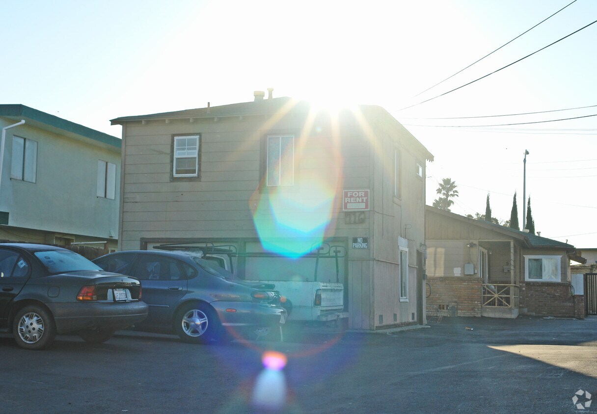 Foto del edificio - 716 Elkington Ave