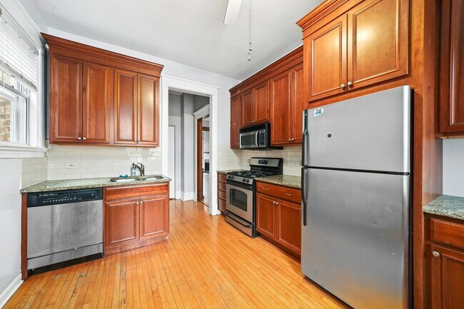 Foto del edificio - 1441 W Waveland Ave