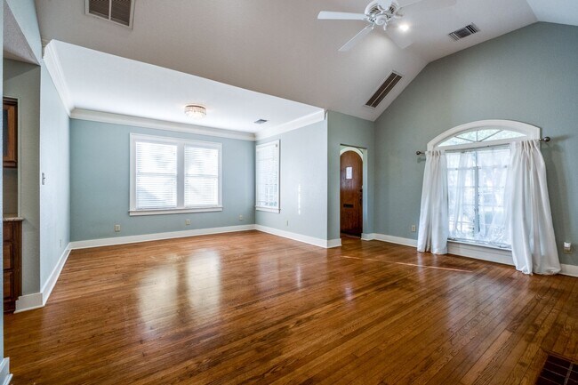 Foto del edificio - Beautiful Cottage in Alamo Heights