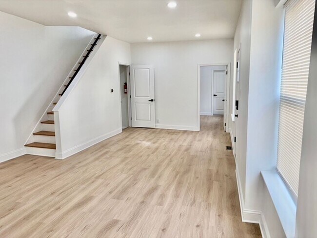 Foto del edificio - Brand New Dickinson Narrows Bi-Level 4bd/2bth