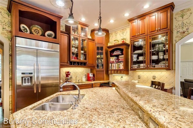 Building Photo - 5 br, 3.5 bath House - 5 Elm Ridge Ct.