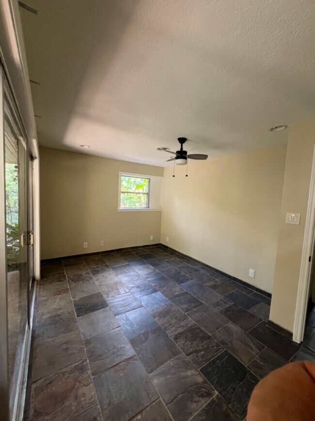 Building Photo - 4628 Roseneath Dr