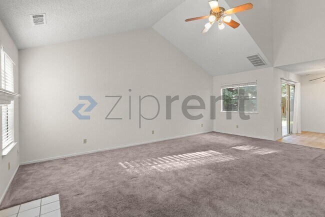 Foto del edificio - 8665 N Cedar Ave