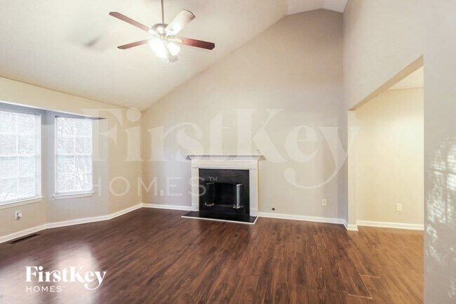 Foto del edificio - 1237 Regal Heights Dr
