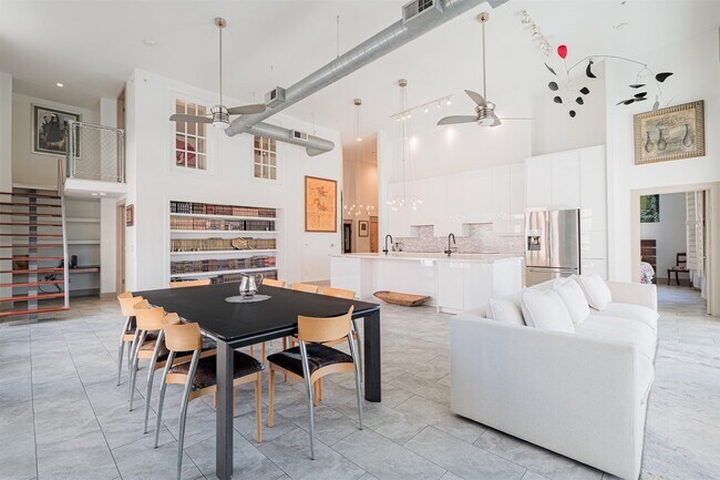 Building Photo - 1901 Post Oak Blvd