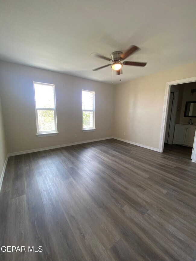 Building Photo - 6201 Escondido Dr