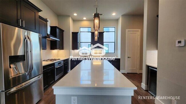 Building Photo - Gorgeous 3 story luxury freestanding townh...