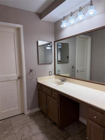 Foto del edificio - 2714 Creekwood Ct