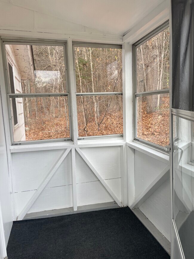 Fotografía del edificio - 235 Russia Rd