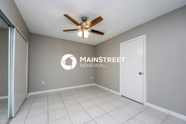 Building Photo - 4 Bedroom Pet-Friendly Home in Orlando, FL with Main Street Renewal