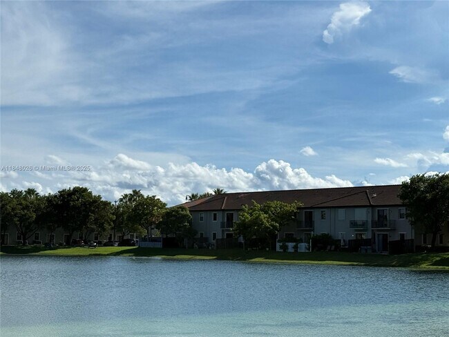 Foto del edificio - 521 NE 33rd Terrace